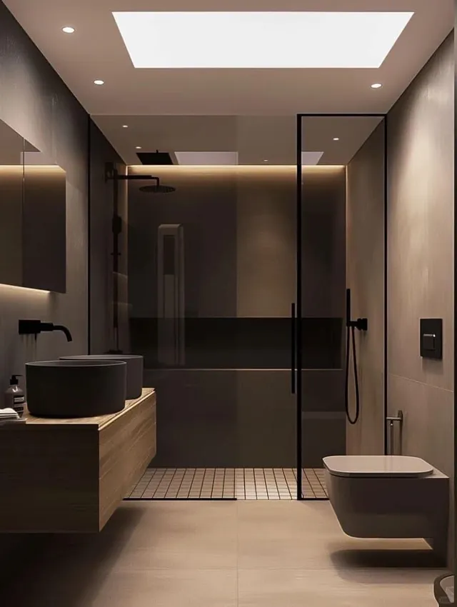 Dunkles Spa-Bad mit bodengleicher Walk-in-Dusche und indirekter Beleuchtung